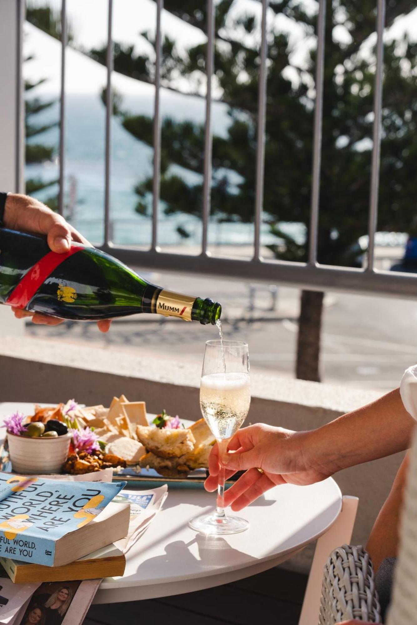 Cottesloe Beach Hotel Perth Eksteriør bilde