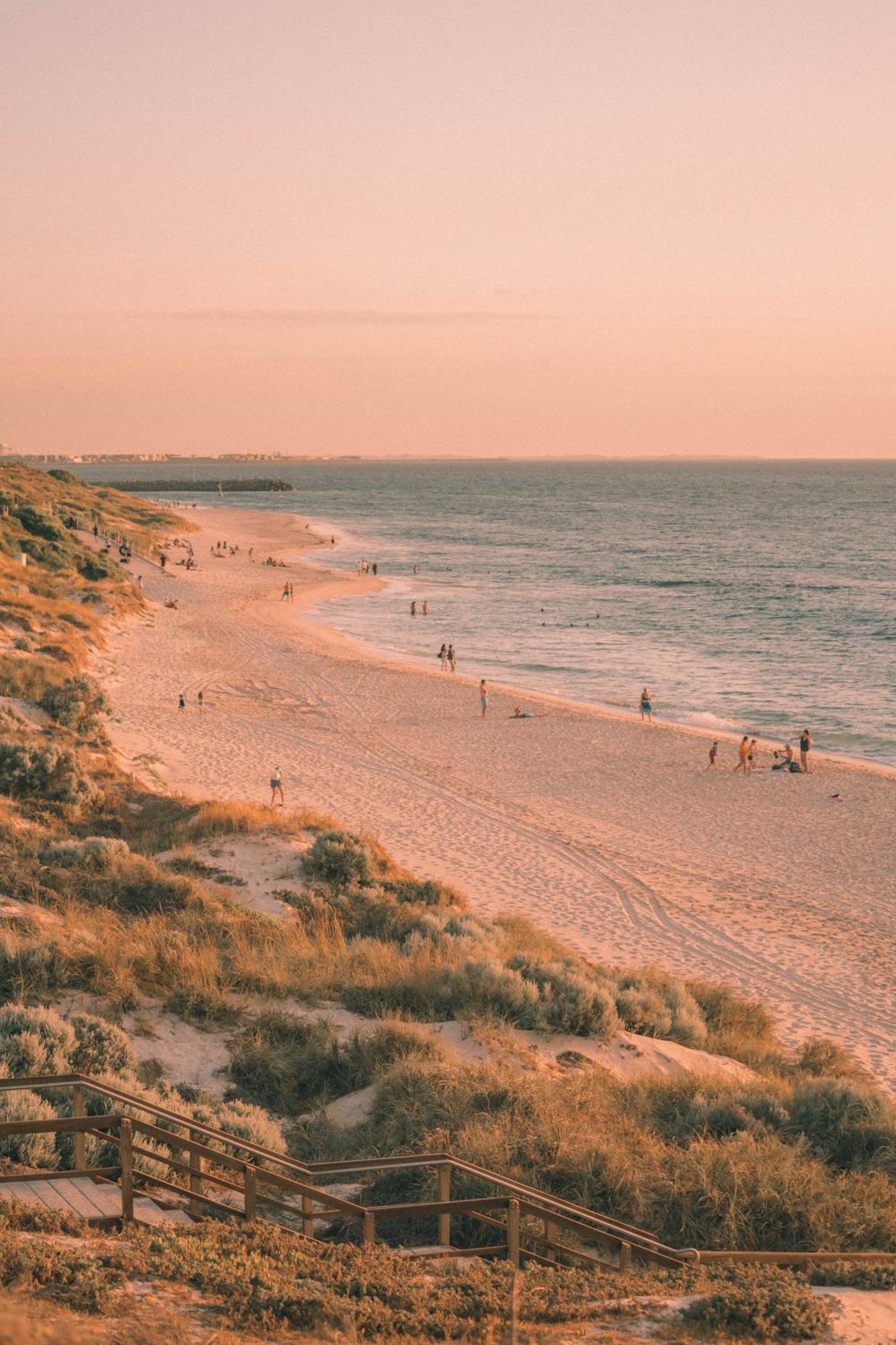 Cottesloe Beach Hotel Perth Eksteriør bilde